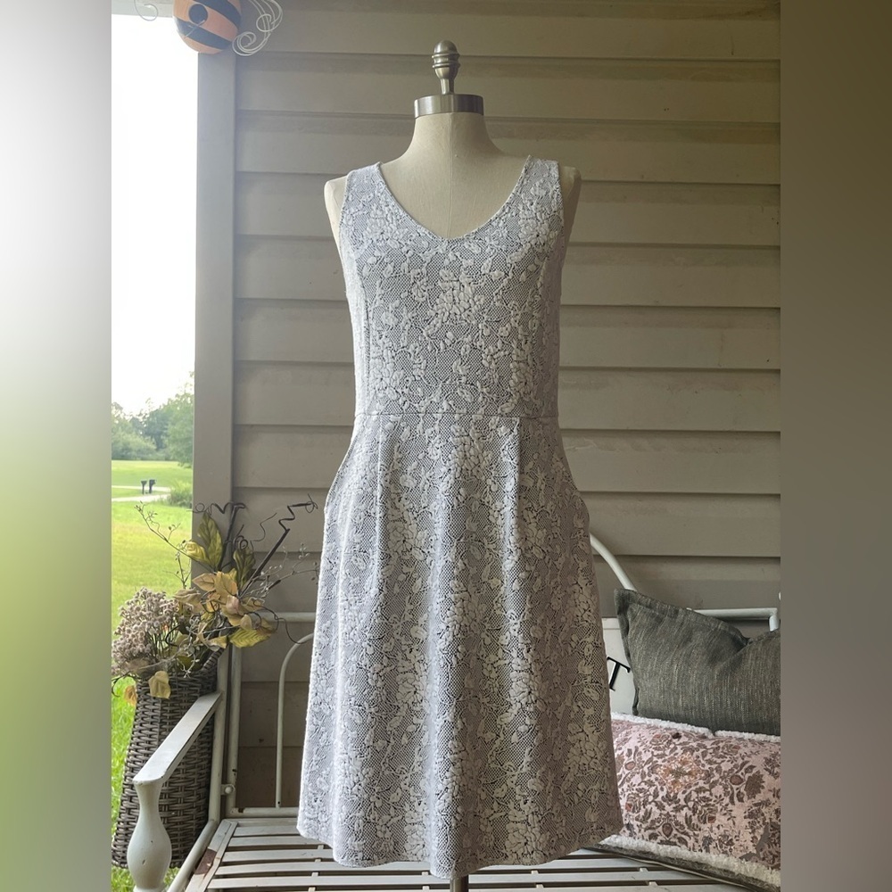 LOFT Women’s Gray & White Lace Midi Dress Wedding Work Professional | Size 8
